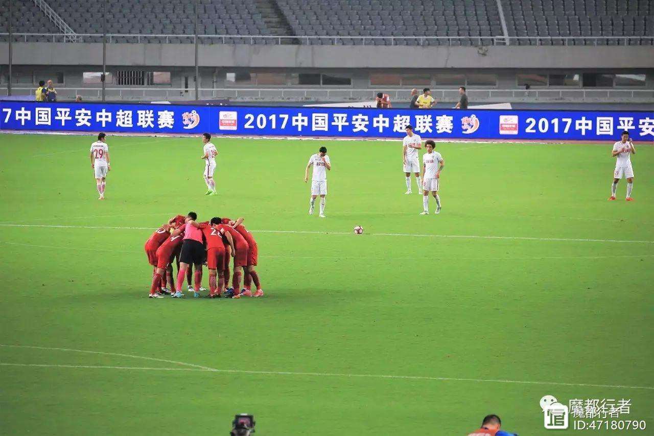 关于上港客场胜权健，争夺前四名位置的信息